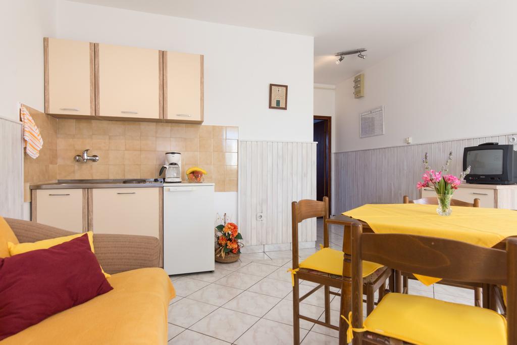 Apartment Milka Krk Town Exterior foto